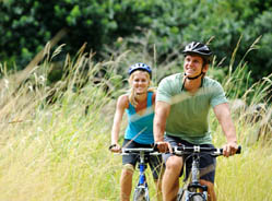 mountainbike couple outdoors